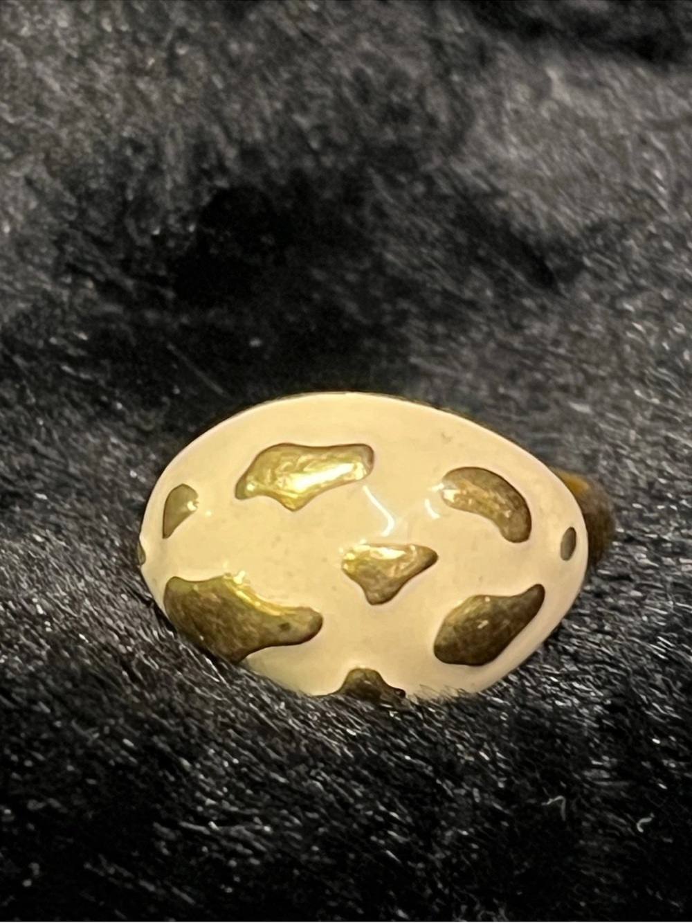 Vintage 80s Gold Tone Cream Leopard Cheetah Spot Dot Enamel Fashion Dome Ring